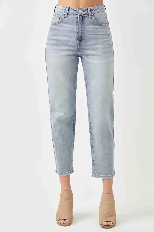 Mom Fit Jeans In Light Wash